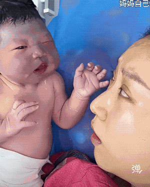 确实妈妈是懵的，还有一点点嫌弃，不敢相信是自己生的！[捂脸]