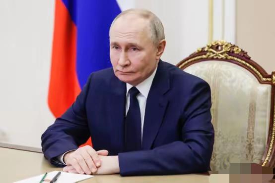 普京出手了！
俄罗斯：黄金、卢布都不让随便往外带了！
网友们议论纷纷，“黄金又要