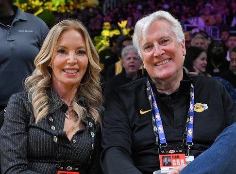 湖人地震了，新老板马克-沃尔特竟然解雇了湖人管理层珍妮-巴斯的两个兄弟乔伊和杰西