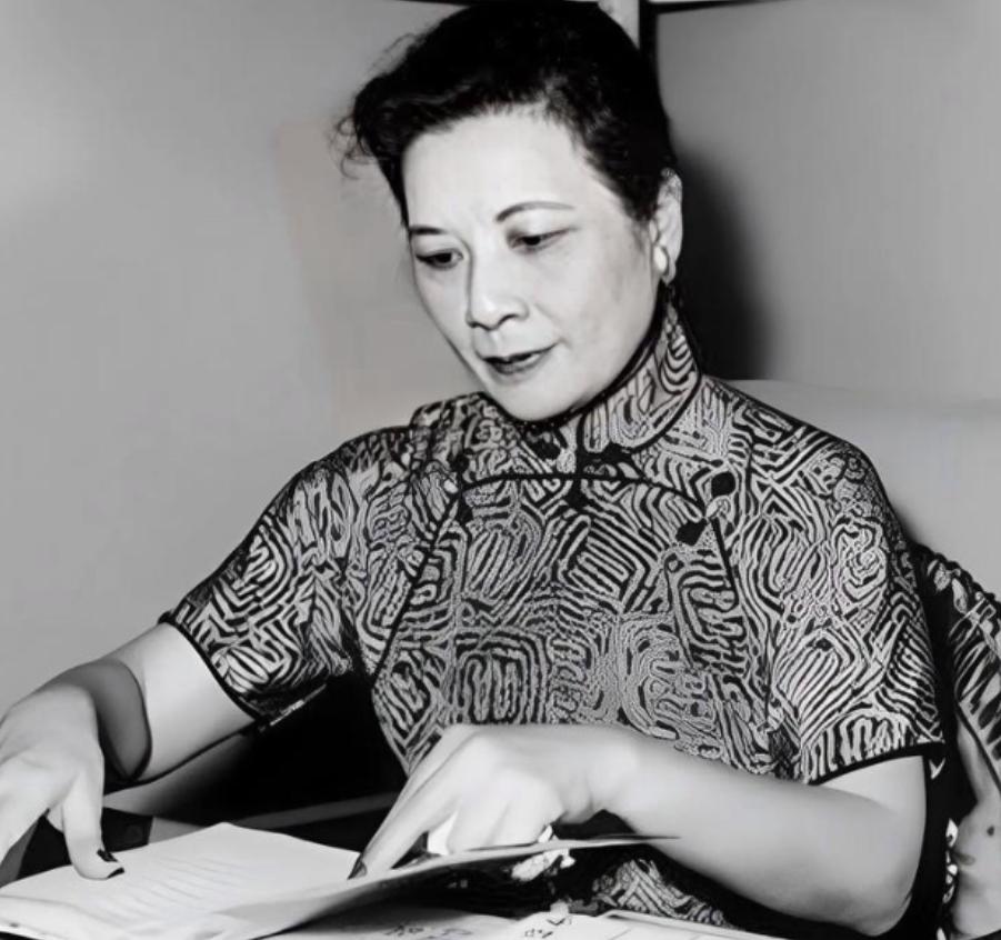 1975年，蒋介石病逝后留下一份特殊遗嘱，宋美龄陪伴了48年，打开遗嘱才发现——