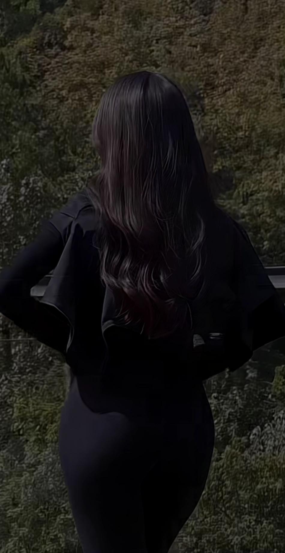 你见过美女身材好的背影多吗每到夏天满大街都是秀身材的，不美的哪个敢秀呢？？？