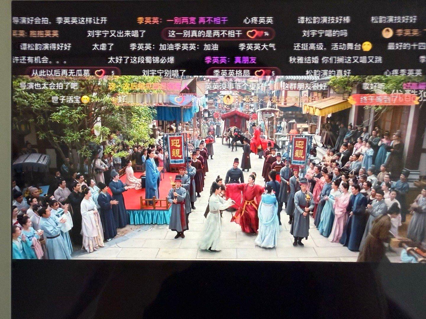 谭松韵别哭了 刘宇宁别唱了  谭松韵一哭令人心碎，刘宇宁一唱惹人落泪。这场景，真