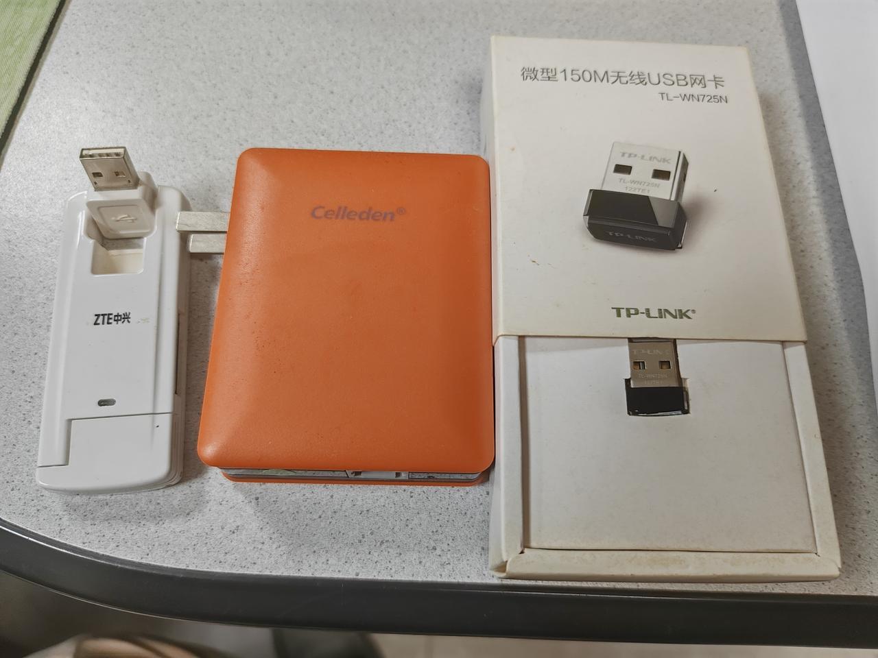 清理办公室抽屉时，翻出了这几件电子界的老古董。能认出和用过这些东西的，当年必定是