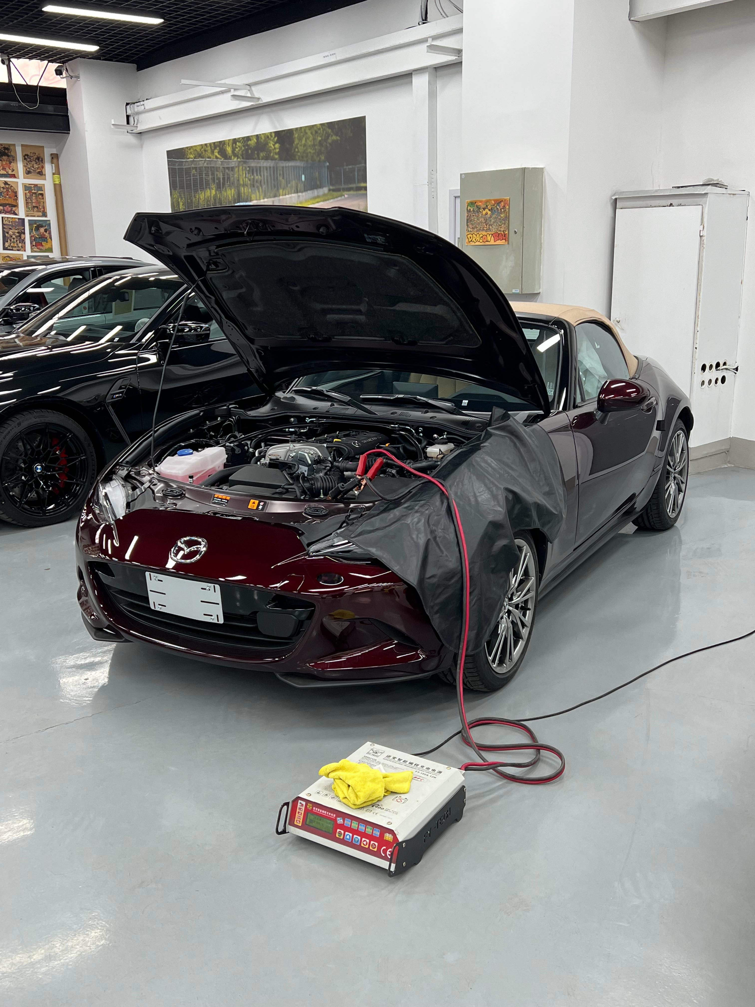 给这台限量版MX-5充充电准备安排交付如果你觉得可惜，我朋友还有一台一模一样的，