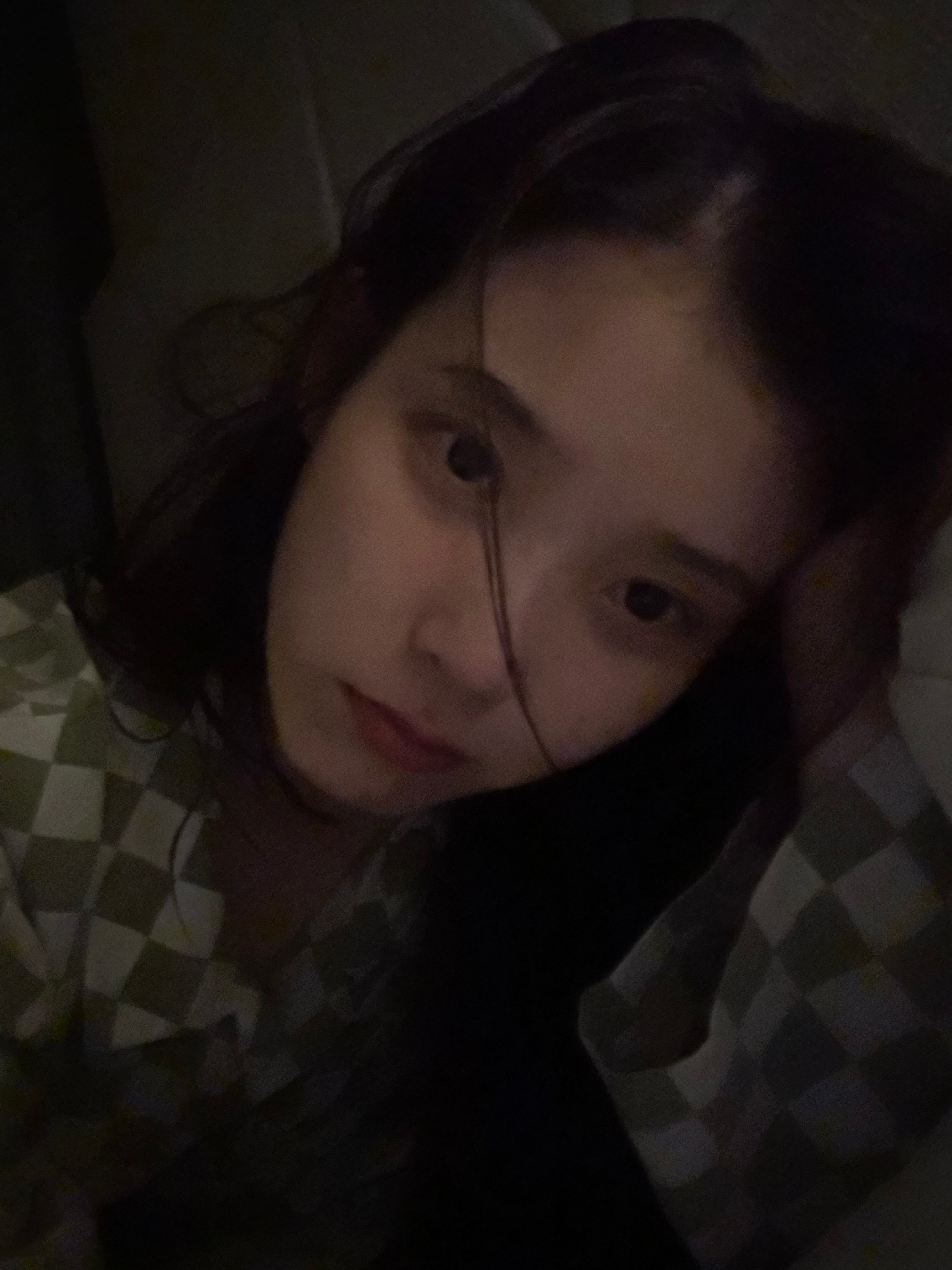251004 IU Berriz更新自拍 今天也是漫长的一天但是大发的是... 