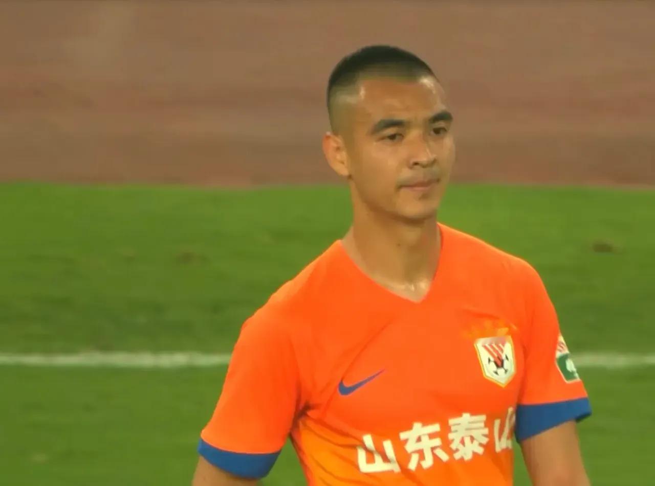 做为泰山队三十年的老球迷今天确实有点失落感，因为刘彬彬今夏要去武汉三镇报到，是永