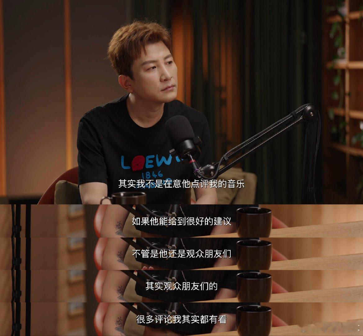 VaVa回应怼梁源的原因VaVa说乐评人需要帮音乐市场变更好从播客片段可以感受到