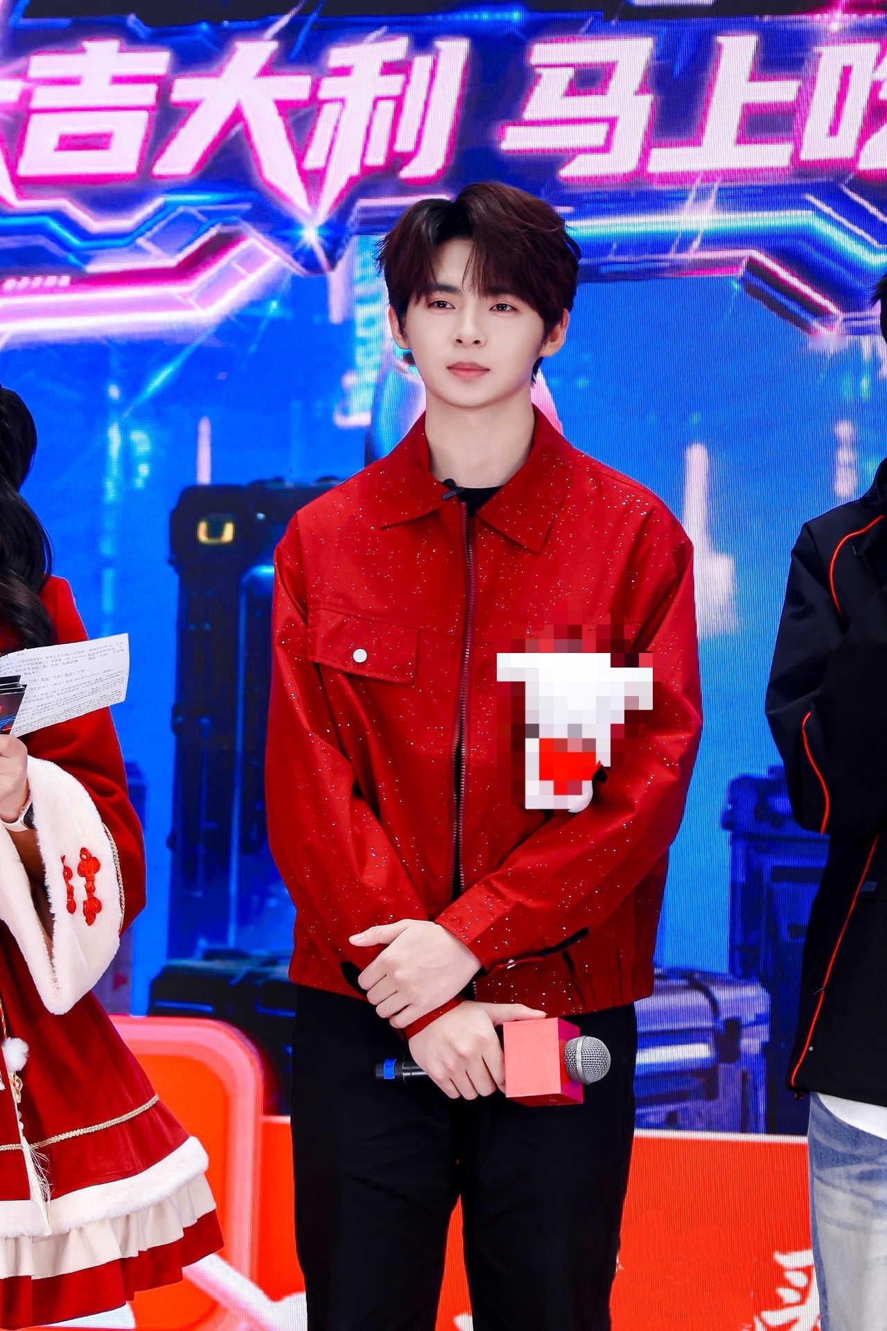 伞兵送你上分神器好好好伞兵你是懂宠粉的，参加线下活动带粉丝吃鸡，和顶级大神做队友