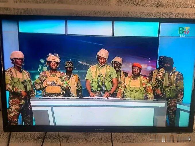 【最新消息：在贝宁，13名参与政变未遂的军人被捕】
科托努时间2025年12月7