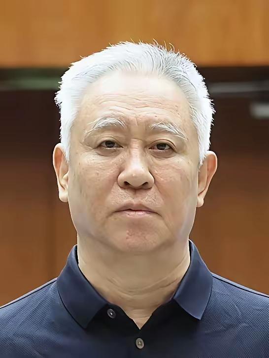 一，无期徒刑
二，没收个人全部财产
三，追缴全部违法所得不足部分责令退赔。
  