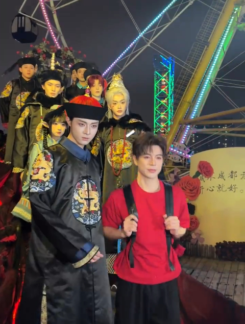 成都一群冷面帅男吃得真好 昨晚在成都体验了一把什么叫"颜值即正义"！《谷围南亭》