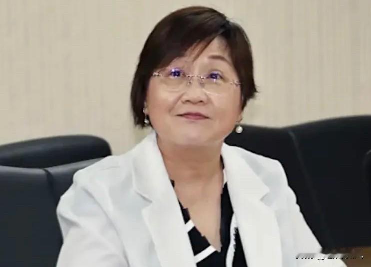 有徐国勇这个叔，就有徐佳青这个侄女儿！民进党这俩“徐”家人，纯纯是烂到一块去了！