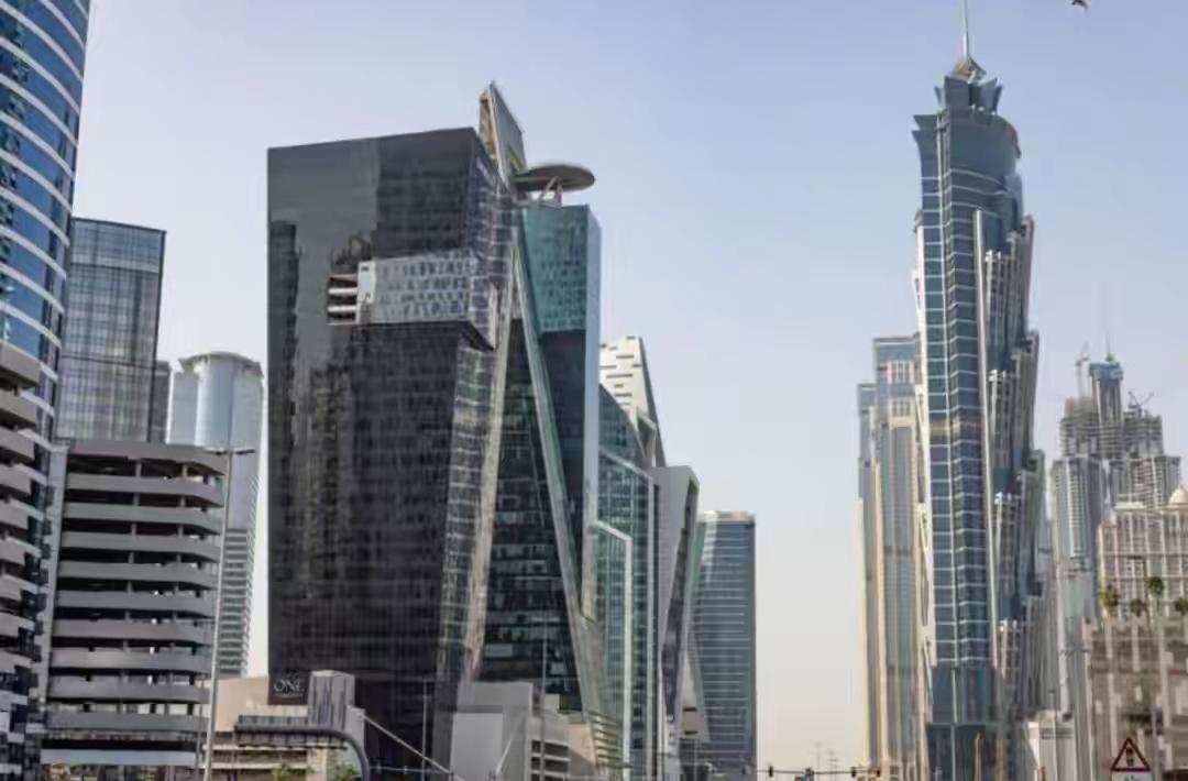 伊朗得罪6大邻国，日本计划出兵，阿联酋发动金融战