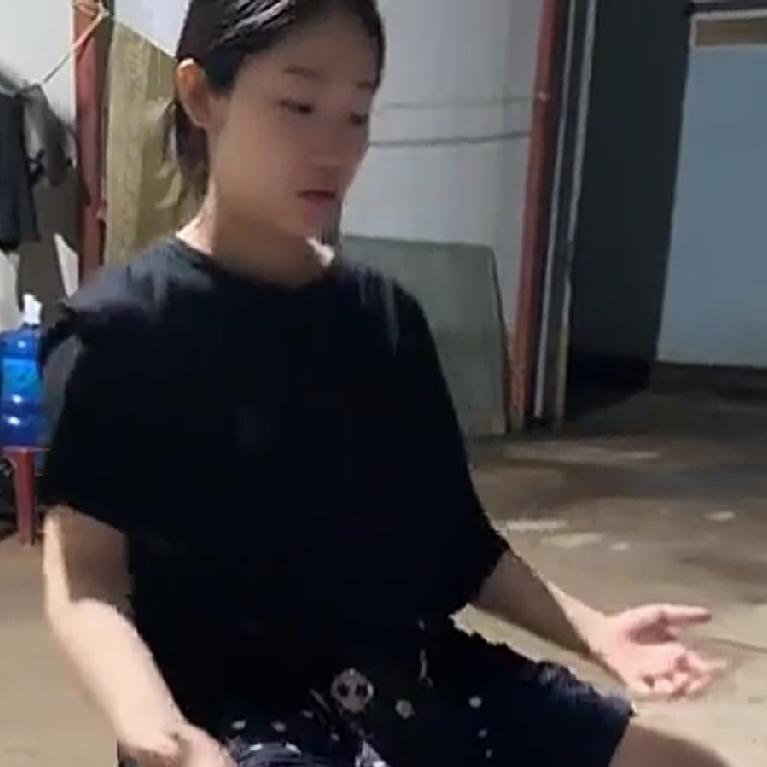 小松和秋秋在越南省城安倍建民宿。以前，小沈的爸爸也在这里干活，现在好长时间没有来
