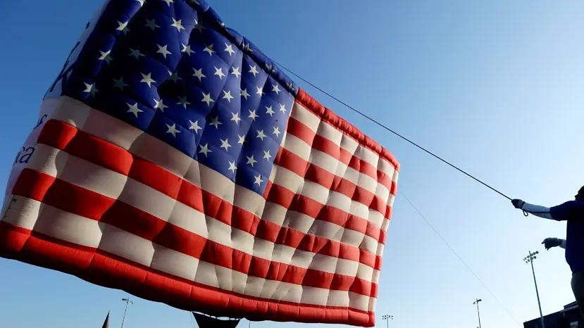 美国还美吗？一点都不美。以后美国这个名字就没有了。
以后美国这个国家就没有了。以