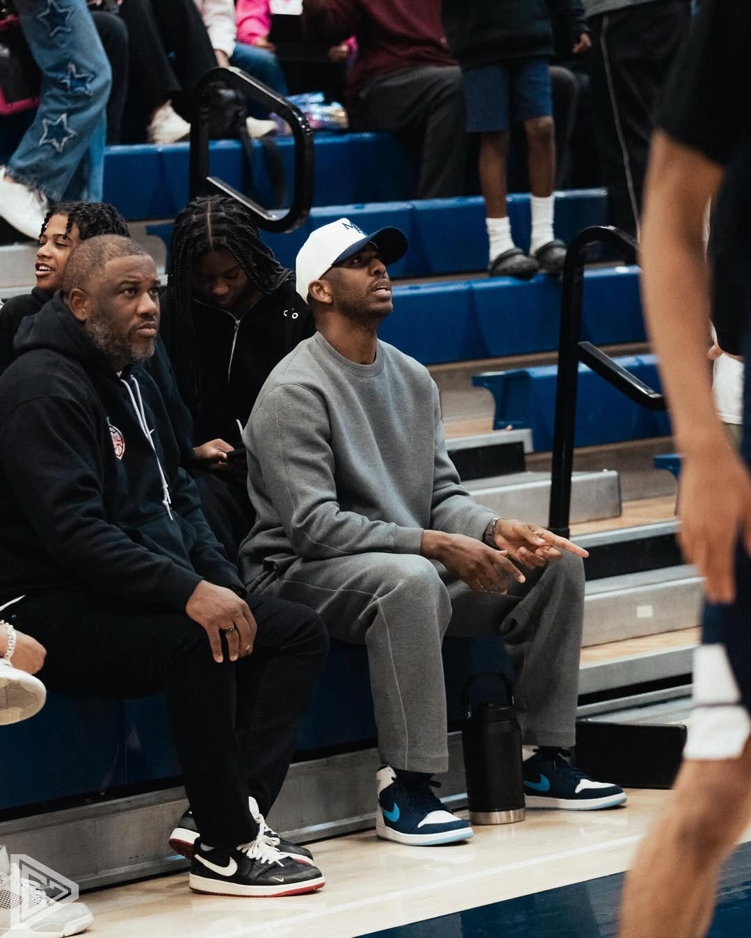 保罗更新动态又去看CP4打球了我的观赛搭子我的篮球青春有老炮