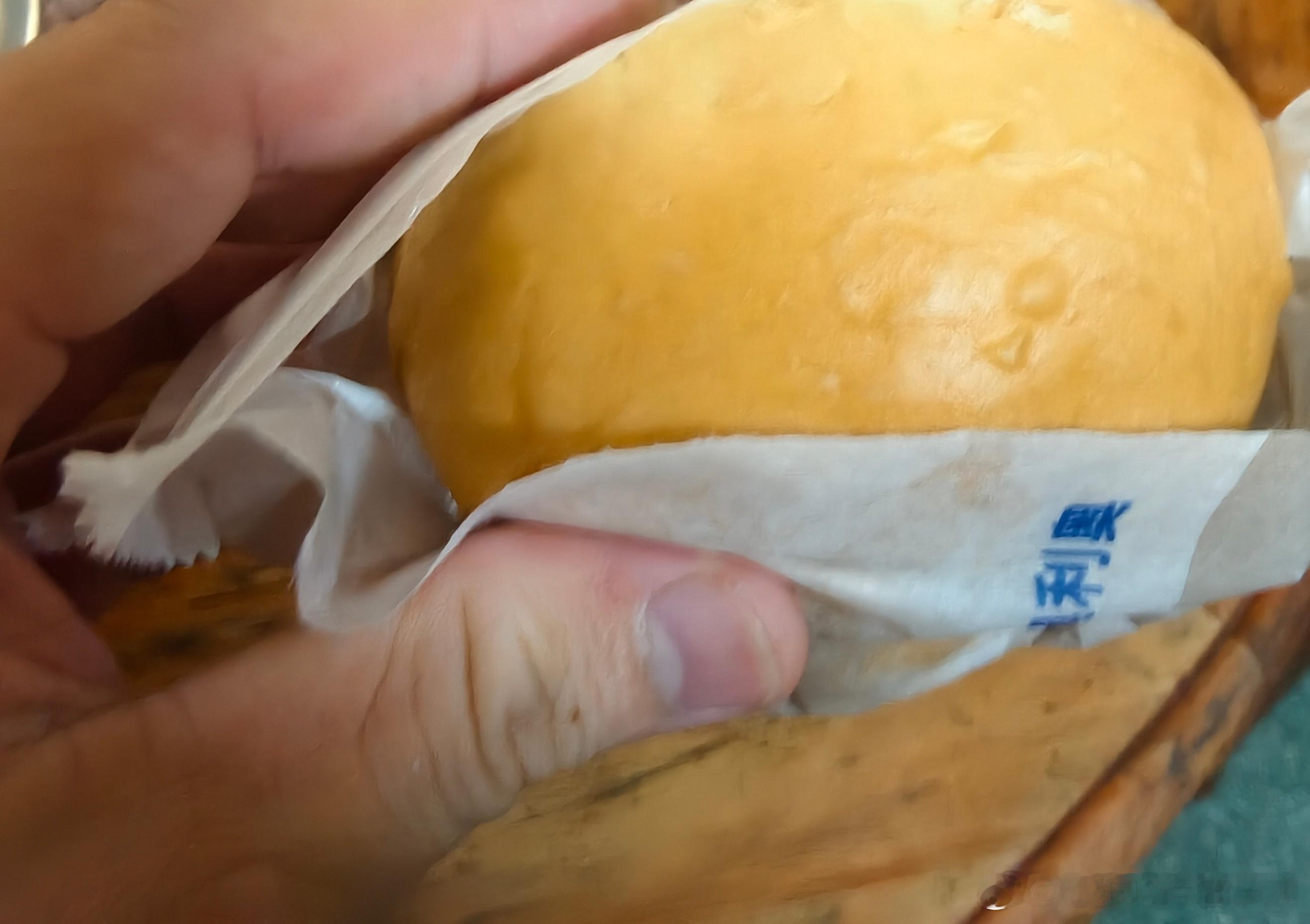 今天终于把家的的冰面包吃完了，奶油味很足，不甜不腻。。好吃好吃真好吃要不再送一包