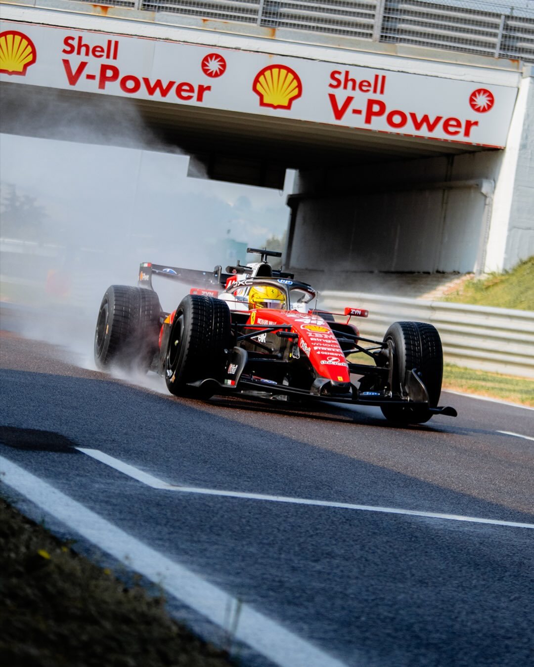 汉密尔顿代表法拉利在费奥拉诺赛道进行倍耐力官方雨胎测试🛞💦F1