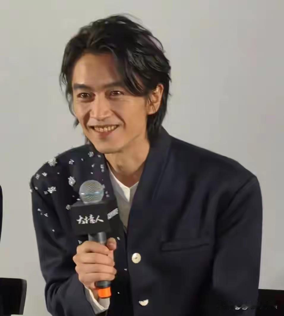 不知道陈晓到底经历了什么，短短时间竟然瘦下去这么多
既然离婚不会让自己过的更好，