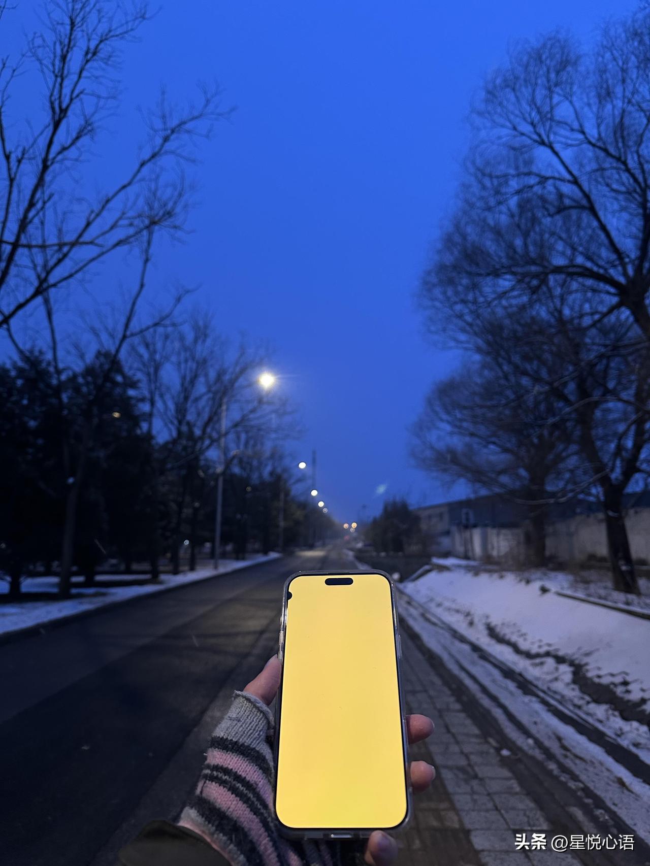 iPhone邪修拍蓝调大法 手残党直接封神

北京冬天想拍蓝调大片太难了，iPh