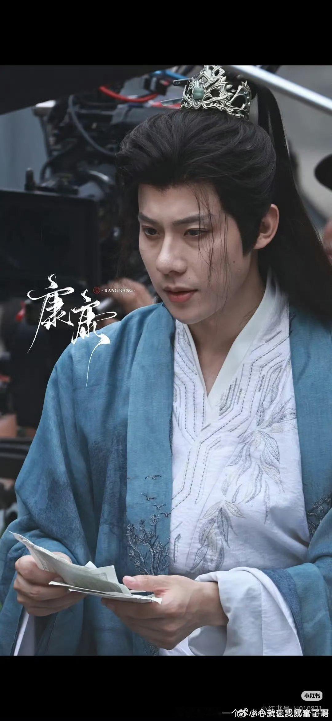 周奇不是00后吗这也太老了 