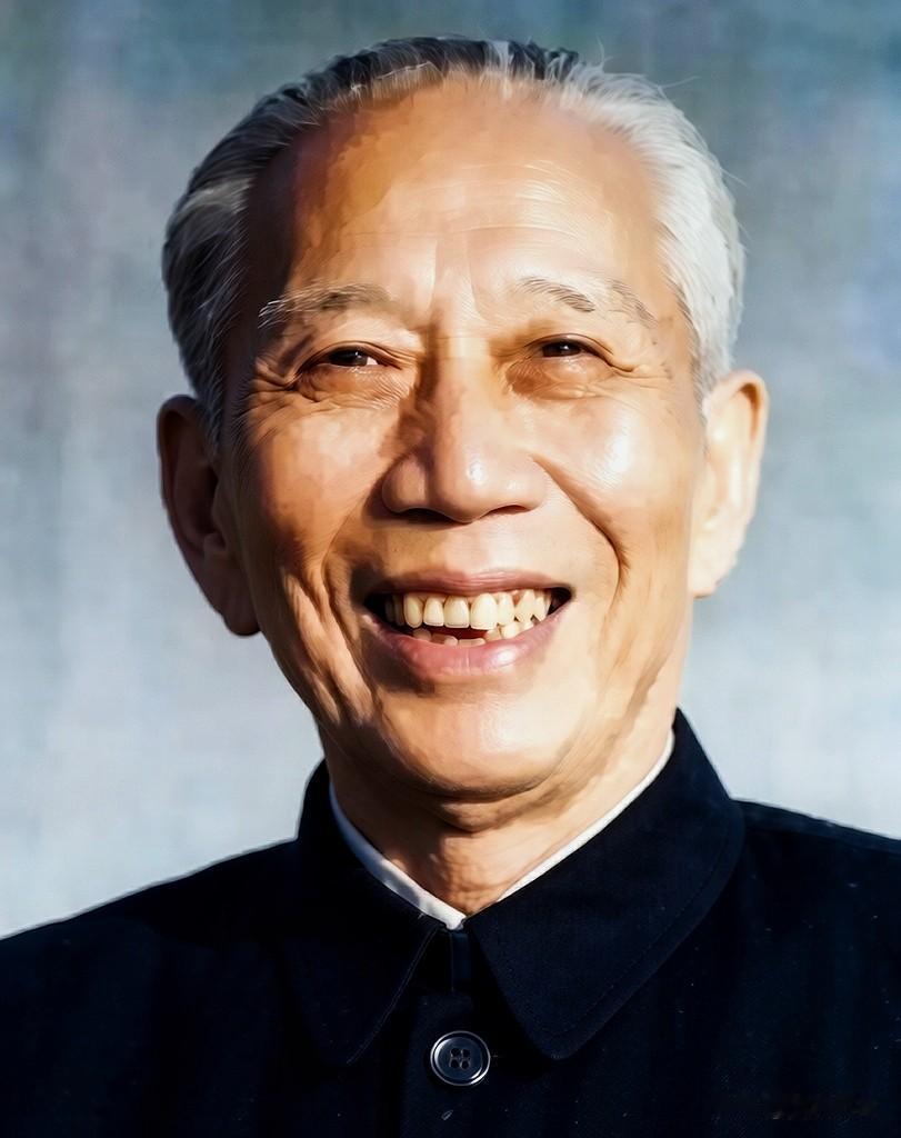 1952年，一位开国上将突然被摘掉了新疆的所有职务。此人正是王震。消息传来，多少