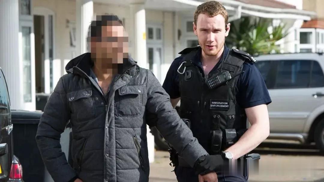 英国各地突袭搜查黑工！大量非法移民被捕，雇主也遭重罚
注意了！近期英国开始大力整