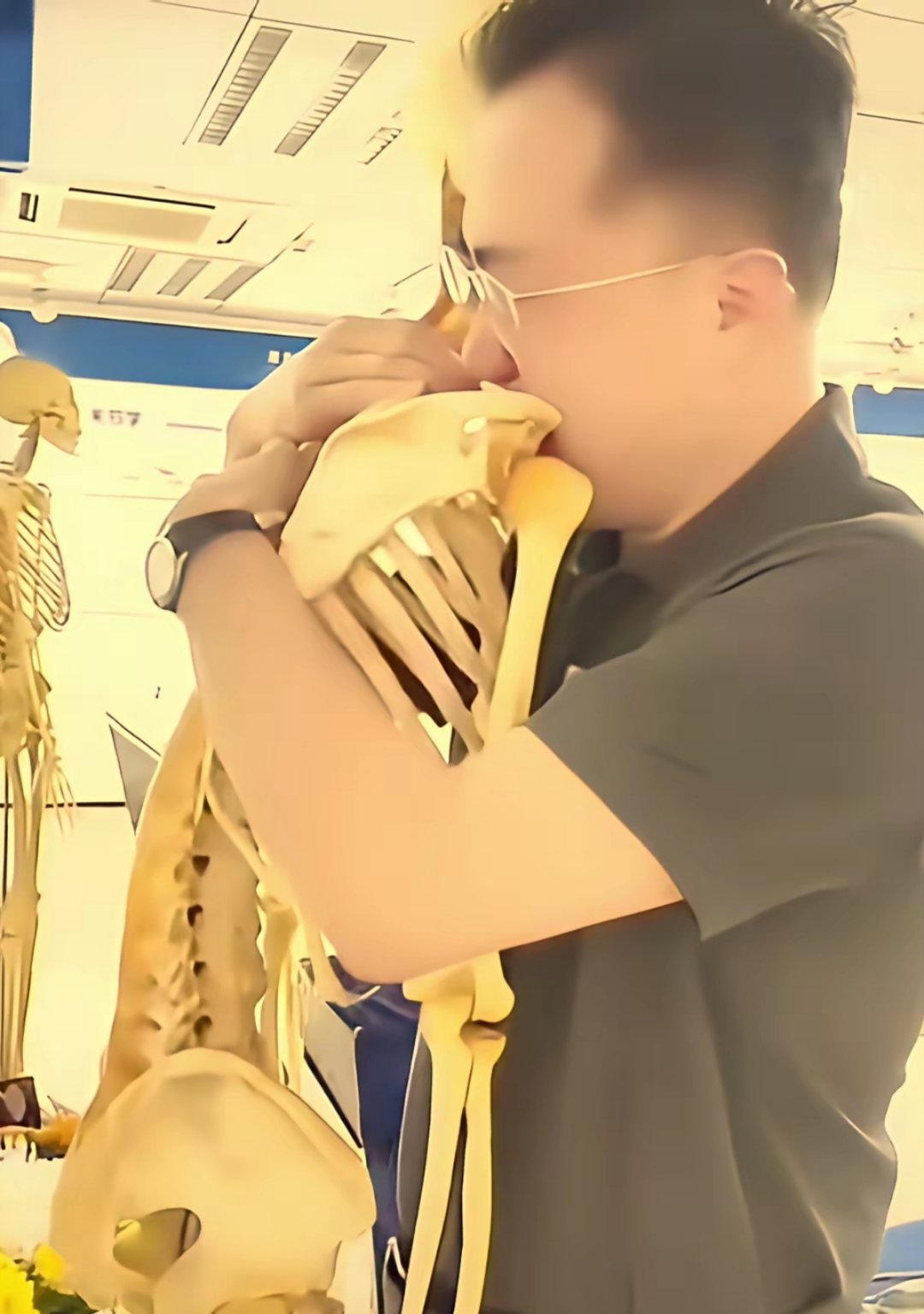 生前救万千孩童，身后化作白骨授课！致敬中国小儿外科之父张金哲。