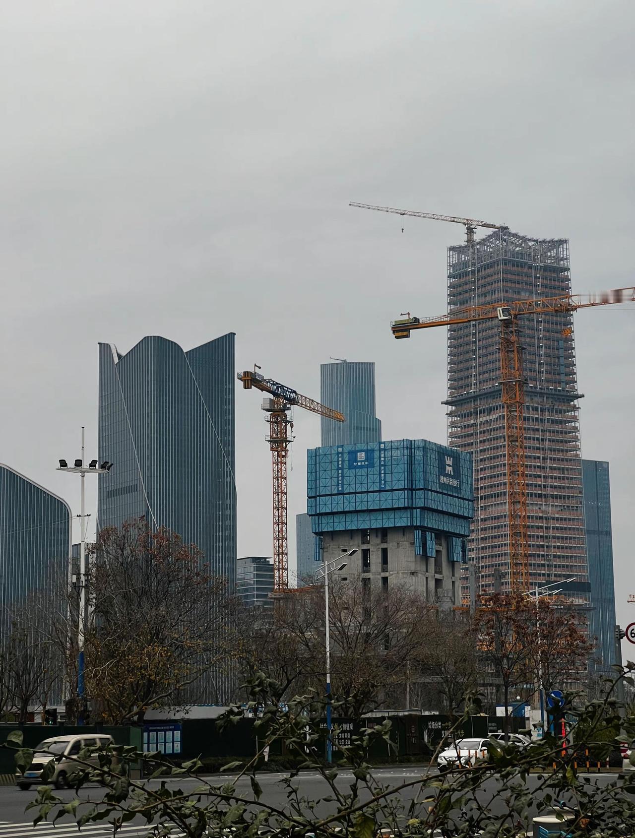 多年后，温州的后生儿或许很难相信，眼前的高楼森林在建设之初曾被人戏称为住宅区、大