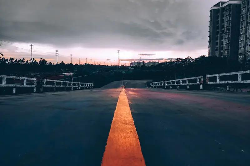 4月17日，邓紫棋在个人媒体账号宣布自己获得人生第一个文学奖，她的小说《启示路》