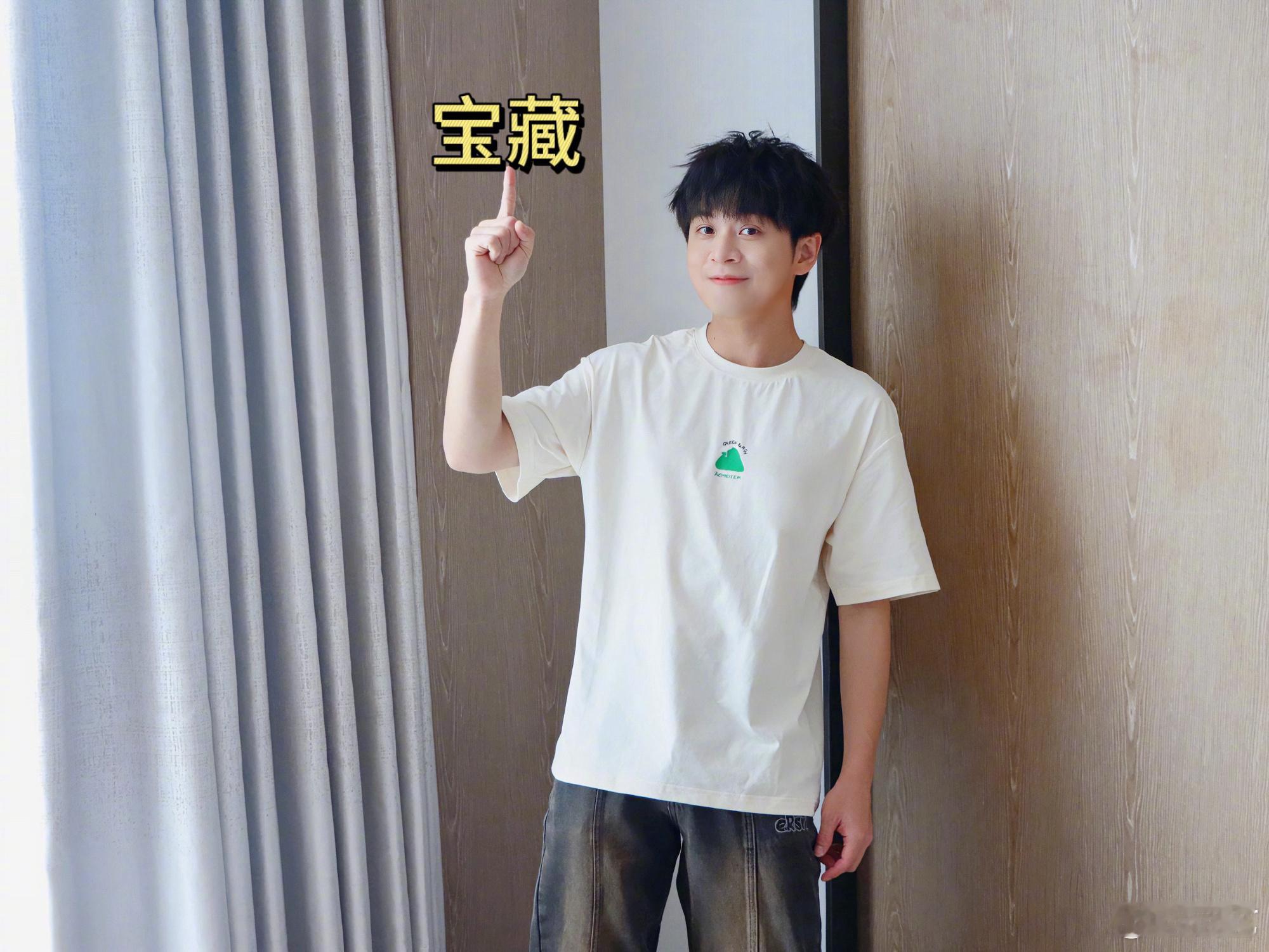 #武艺听到天天一米九的反应# 武艺也太可爱啦，小武艺心里一定在想：能不能分我一点