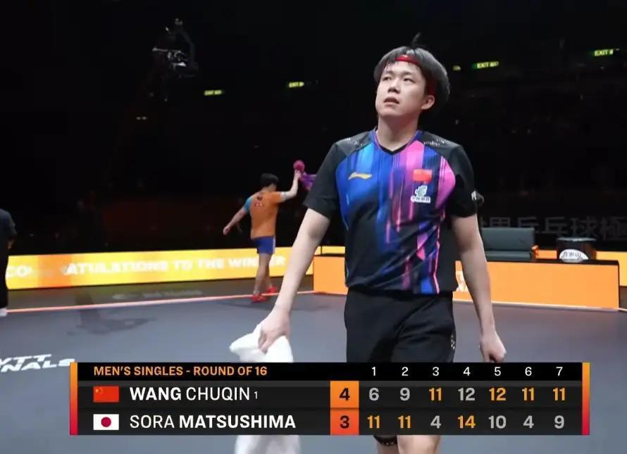 【没时间准备还是涉险过关，王楚钦被逼得明显痛苦】红磡体育场的首轮遭遇松岛辉空，王