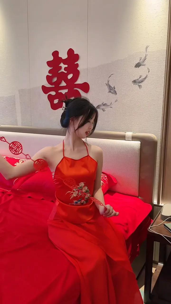 红色就是喜庆，
推荐给国庆结婚的新人们…