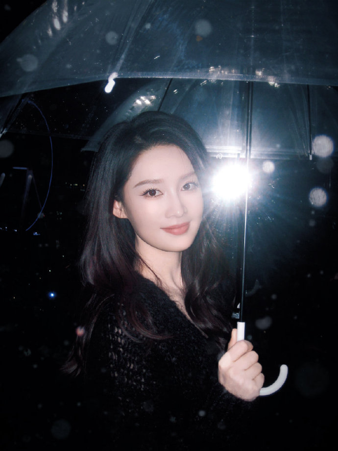 李沁领衔主演人间有味 被《人间有味》开机官宣惊喜到！李沁领衔主演，“在烟火人间扎