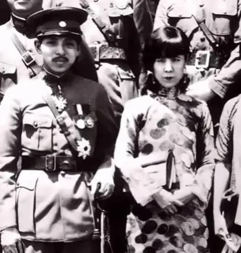 图1是于凤至，图2是赵四赵一荻，看图就知道，为啥张学良娶了大家闺秀老婆后还要找一