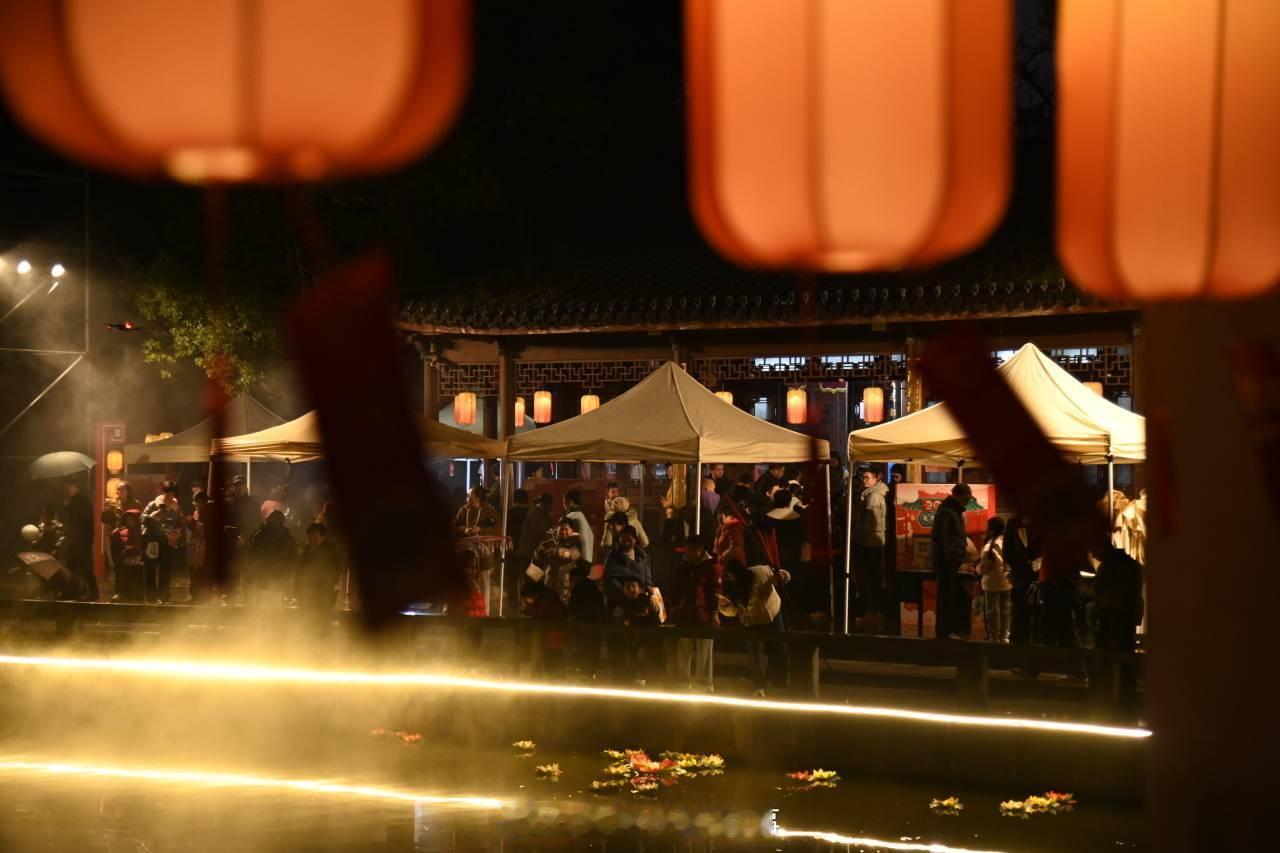 浙江永康多彩活动共庆佳节  2月12日，浙江金华，一场充满民俗风情的元宵盛宴在永