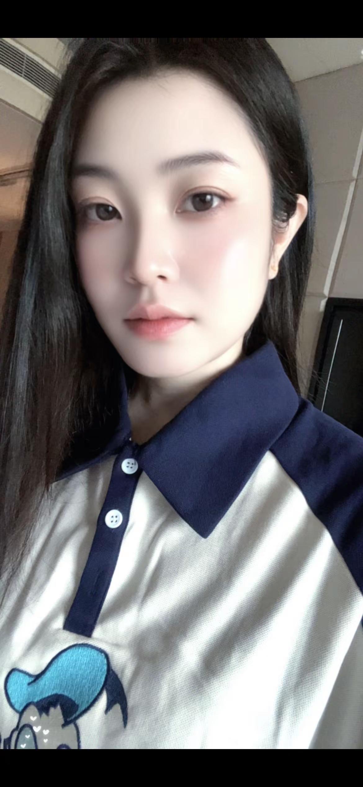 今天长这样 乖巧polo领 白色衬衫女生 蓝色衬衫女生