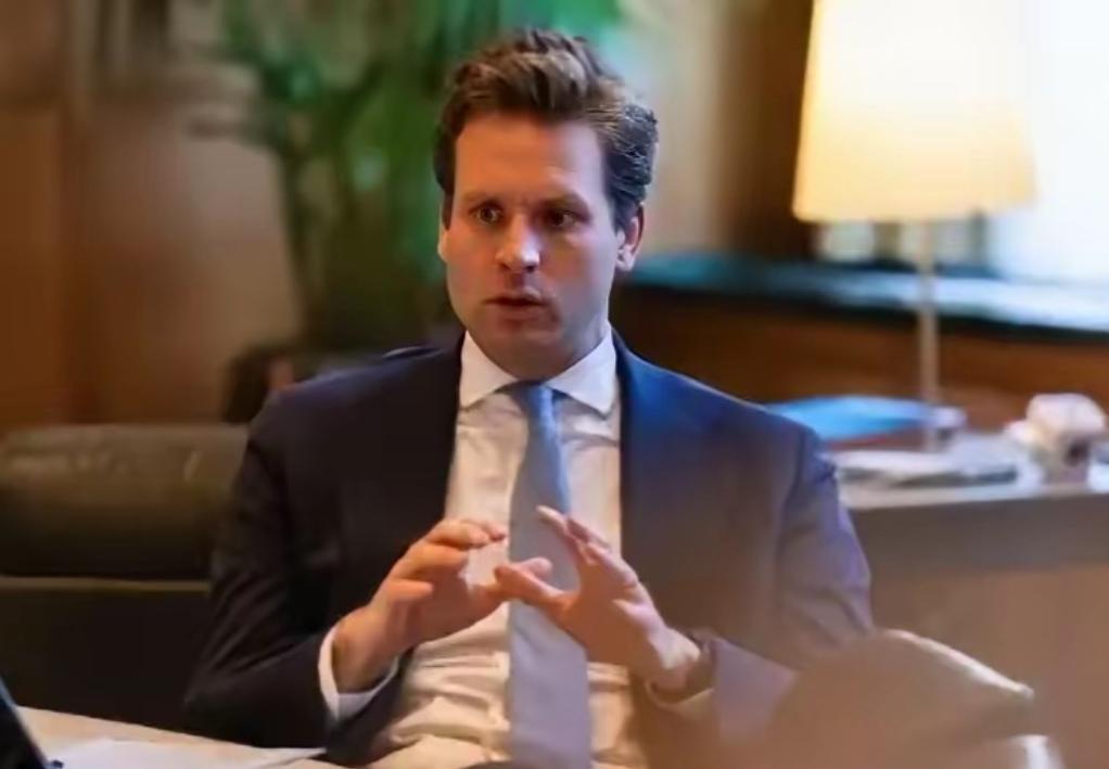 越想越窝囊，荷兰经济大臣宣布已取消访华，还揭开了一个弥天大谎。
 
麻烦看官们右