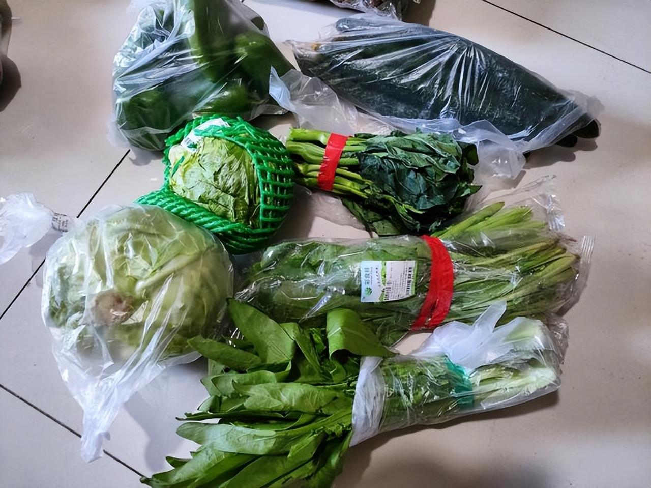 未来一个月，提醒大家:少囤萝卜和白菜，多囤3样，为过年做准备
过年将至，提醒大家