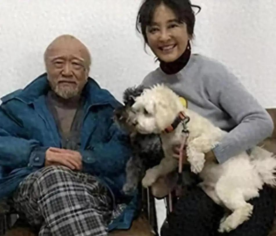 钱再多有什么用？79岁李保田近况曝光，住处杂乱，喝10元桶装水。
 
一张维修师