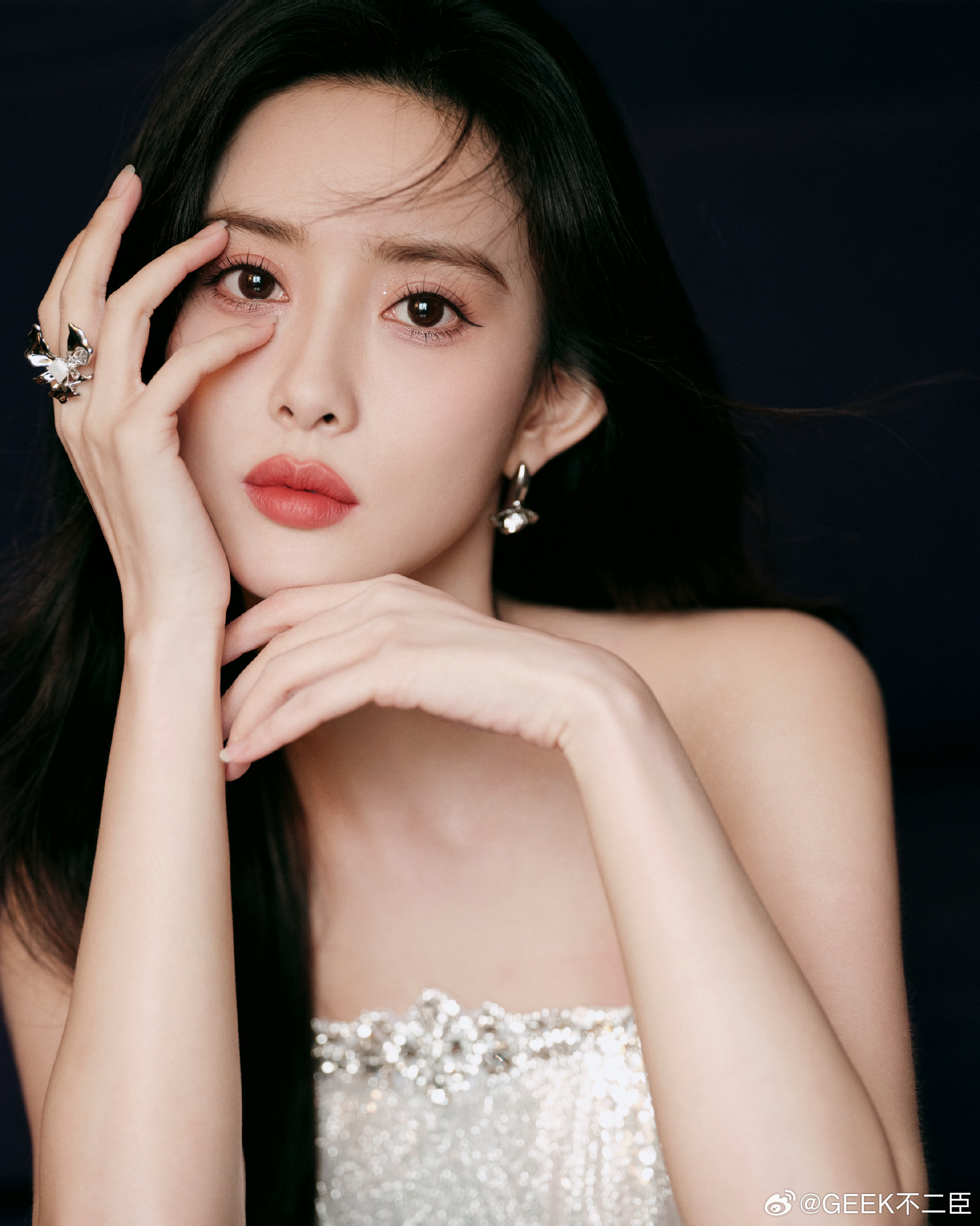 孟子义 从全世界的战斗中路过内娱独一份的孟子义，永远路过所有纷争，吃瓜不参战，一