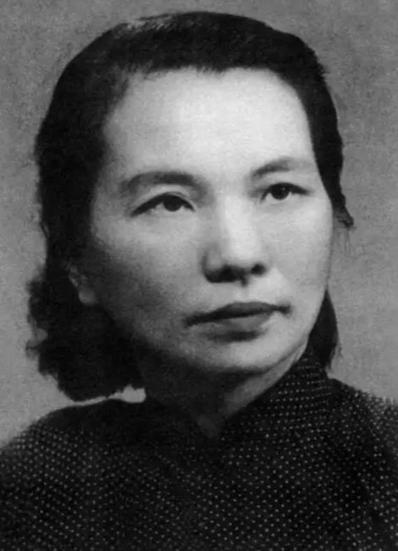 1950 年，朱枫滞留舟山群岛 14 天，期间本有机会离开，有人却劝她：“风浪大