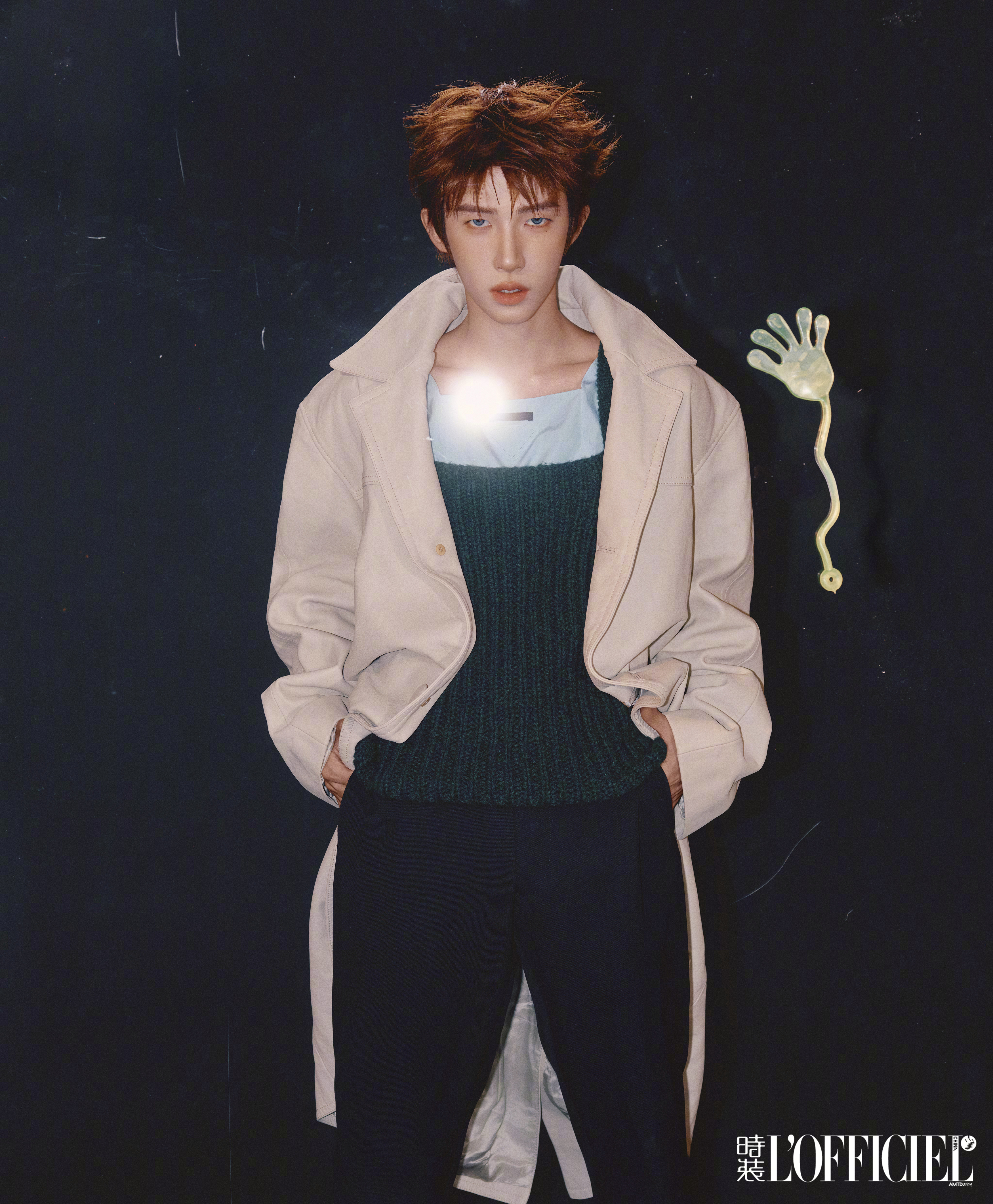 正式封面揭晓 ，刘宇登上时装 L'OFFICIEL 八月新刊封面 ！身穿 Pra