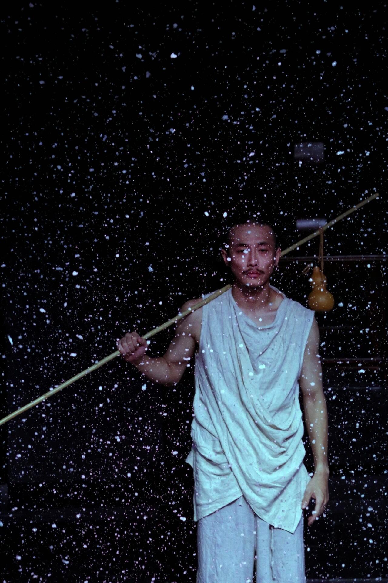 【考古】张兴朝话剧《江城子》饰演舍得道人 