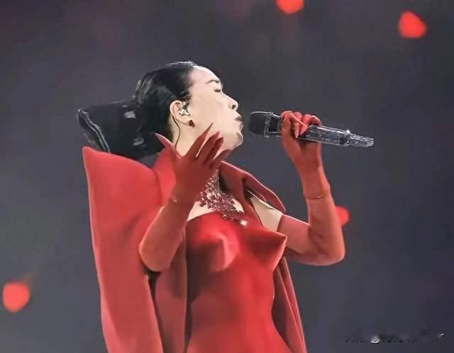 那英演唱会落幕半月，回头才发现赢家是刀郎