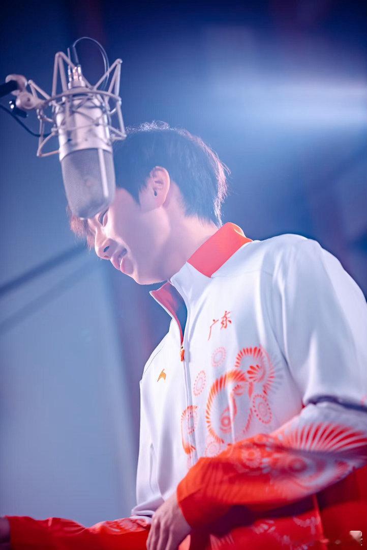 林高远×粤BA：乒乓球拍换麦克风了！歌手林高远上线，录唱粤BA、粤超粤语战歌《粤