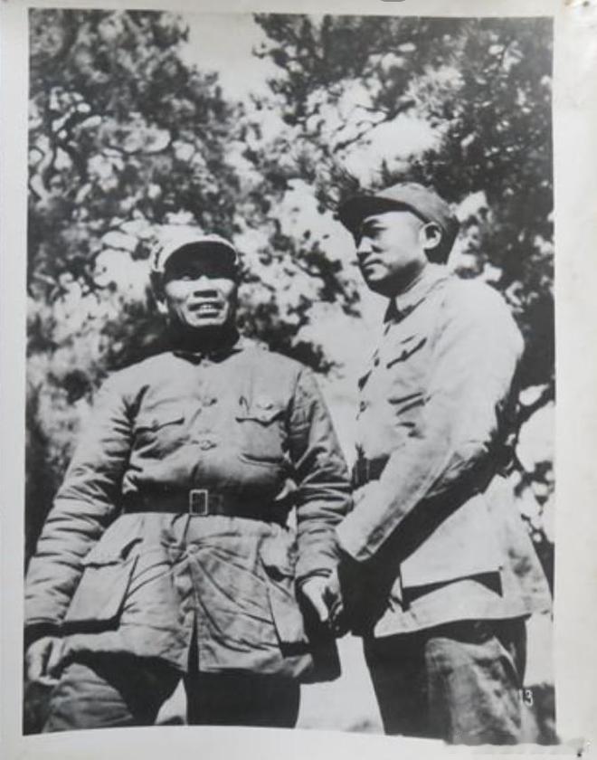 1939年，朱德、彭德怀在山西武乡前线。 