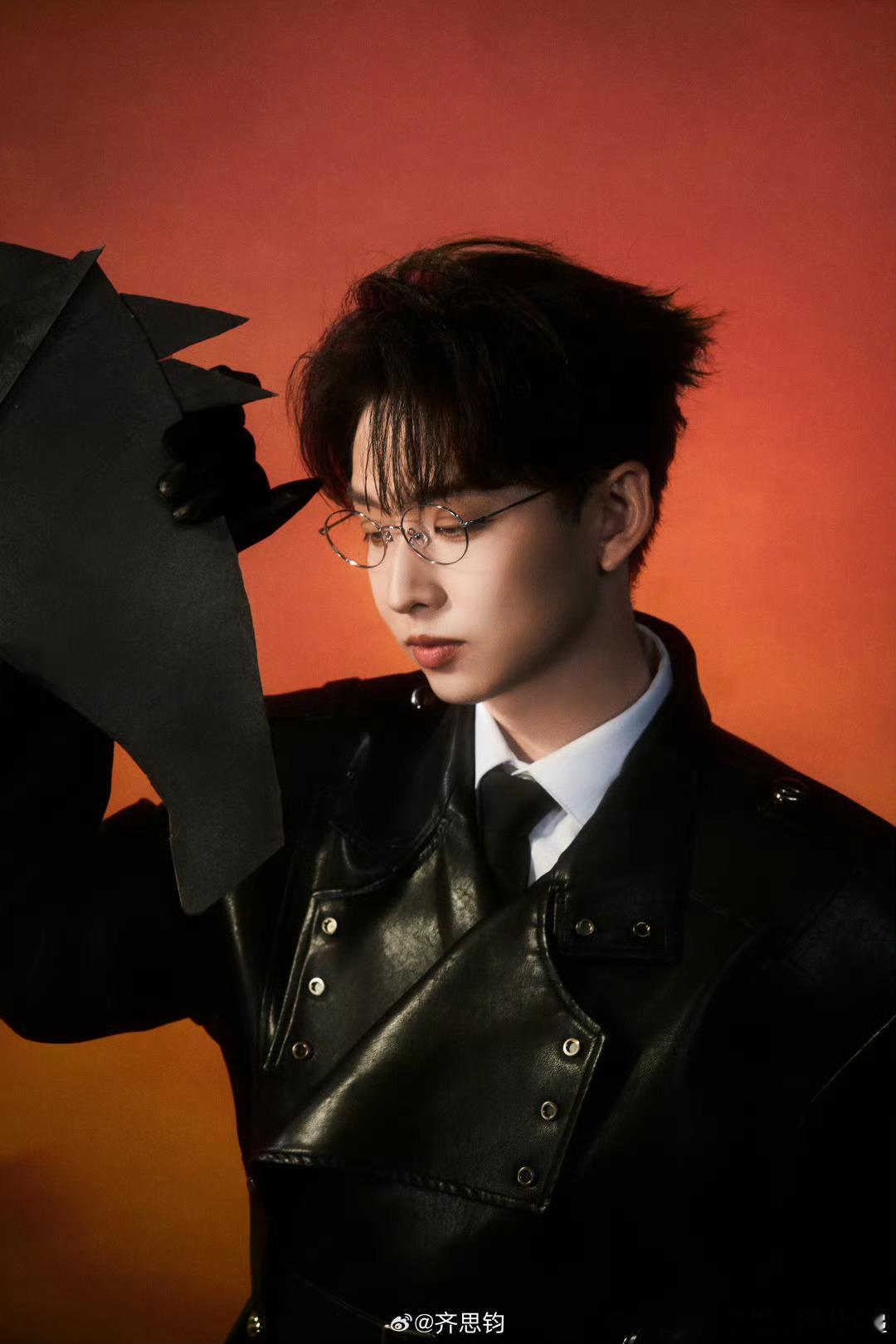 齐思钧回应爱你老己齐思钧在线夸网友有才，一句“爱你老己”完美总结，梗太好嗑！ 