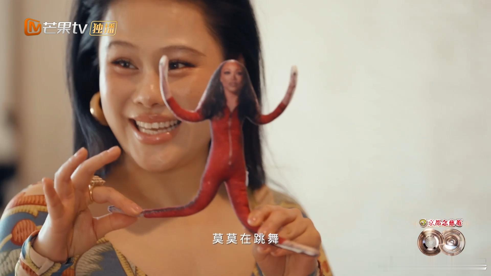 老鼠干火到美国了声生不息 香缇莫的美国家中藏着中式惊喜！老鼠干这波跨国亮相，直接