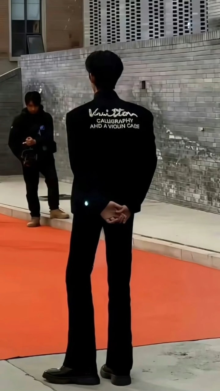 男朋友跟你身高差十厘米是什么体验朱一龙身高差十厘米的视觉冲击力有多强